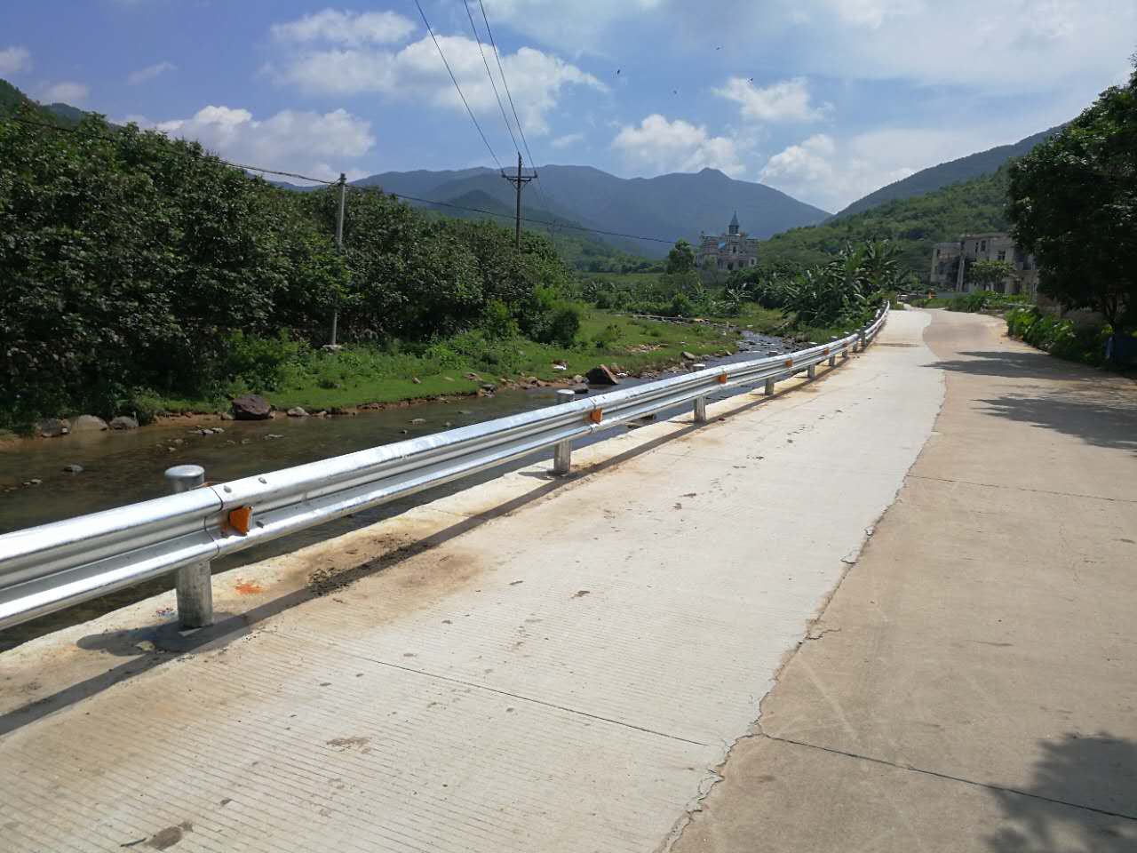 道路波形护栏防撞价格一般多少比较合适？？？？？？？
